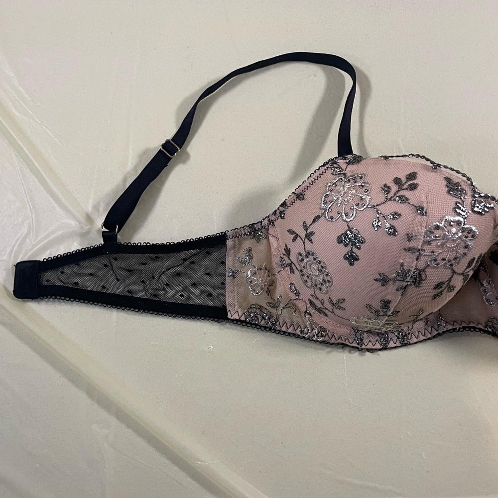 Victoria's Secret Nude and Black Floral Embroidered Bra - Picture 7 of 15
